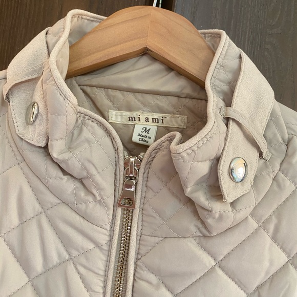 Tan Vest - Picture 2 of 4